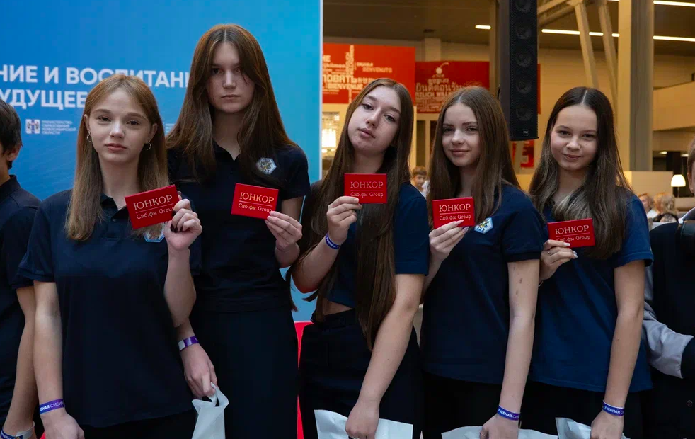 Фото 90 юнкоров, искусственный интеллект и презентация фильма. В Новосибирске завершился форум 